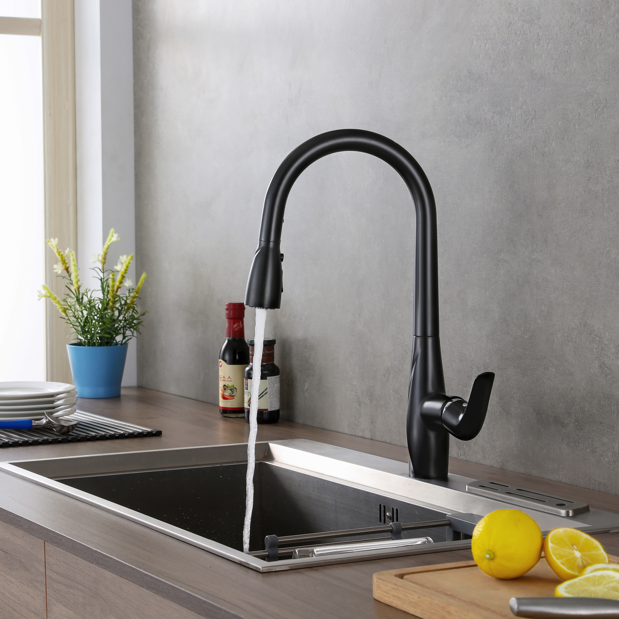 Modern Matte Black Single Handle Pulldown Kitchen Sink Faucet, Power Boost and Reflex Docking System