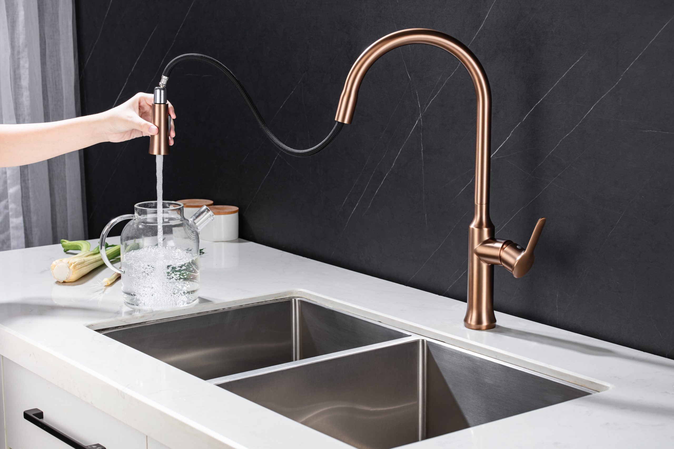 Modern Tall Gooseneck Pullout Kitchen Faucet For Home & Commercial Kitchen Wholesale