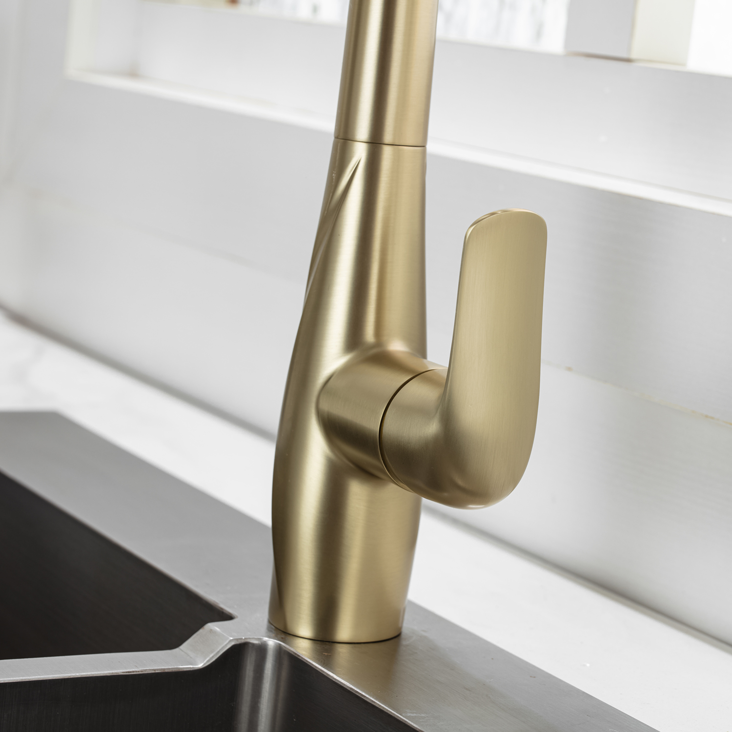 Modern Matte Black Single Handle Pulldown Kitchen Sink Faucet, Power Boost and Reflex Docking System
